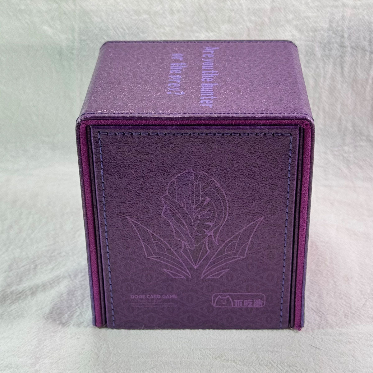 Laogou image: 卡莎/符文战场仿皮盒卡牌盒卡莎卡盒TCG英雄联盟牌盒开窗卡牌盒3.jpg